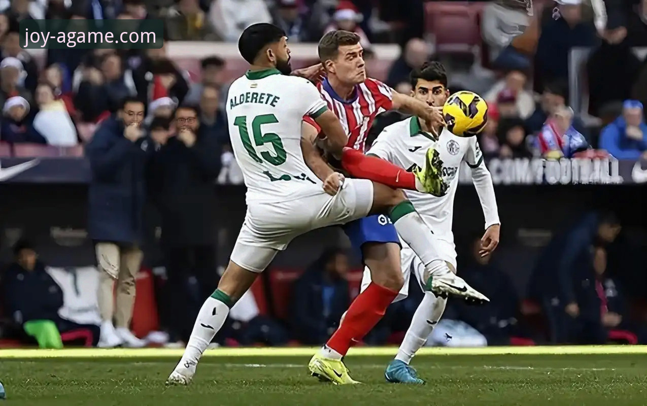 爱游戏安全吗官方下载 皇马欧冠大捷最新动态:巴尔韦德帽子戏法引爆伯纳乌,瓜帅战术再遭拷问